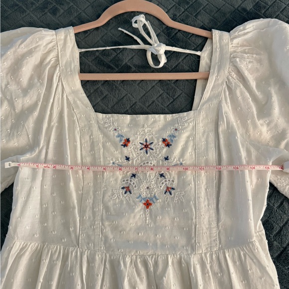 Old Navy Fit & Flare Flutter-Sleeve Tie-Back White Eyelet Midi Dres - Picture 3 of 3